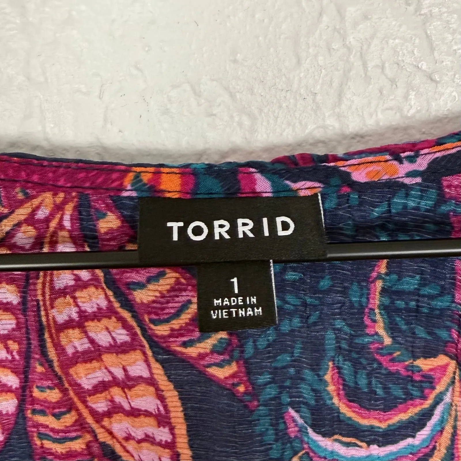 Torrid Ruffle V-Neck Tie Front Blouse Flutter Sleeves NWOT Size 1 - Image 4