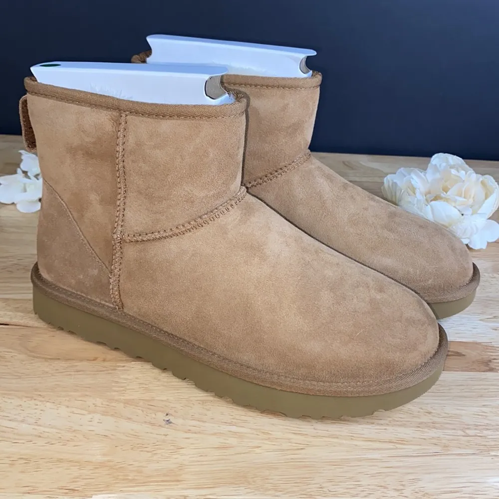 UGG Chestnut Mini Boot, 9M - Image 8