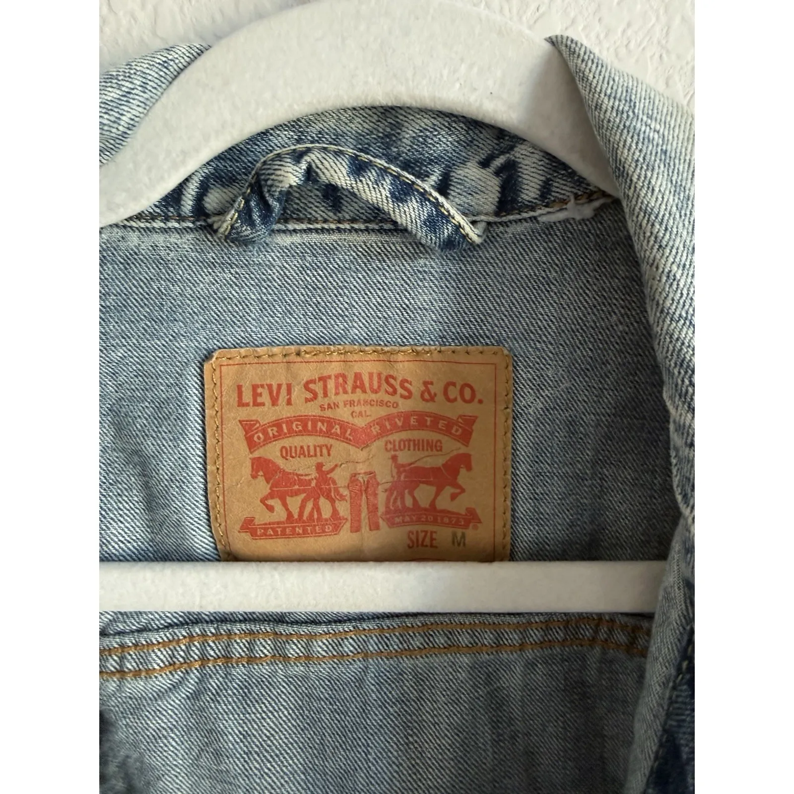 Levi's Strauss & Co Premium Denim Jacket Trucker Blue Wash Women's Size Medium - Image 10