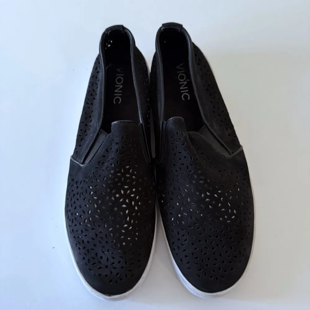 VIONIC MIDI PERF BLACK SLIP ON LEATHER SHOES 9.5 - Image 3