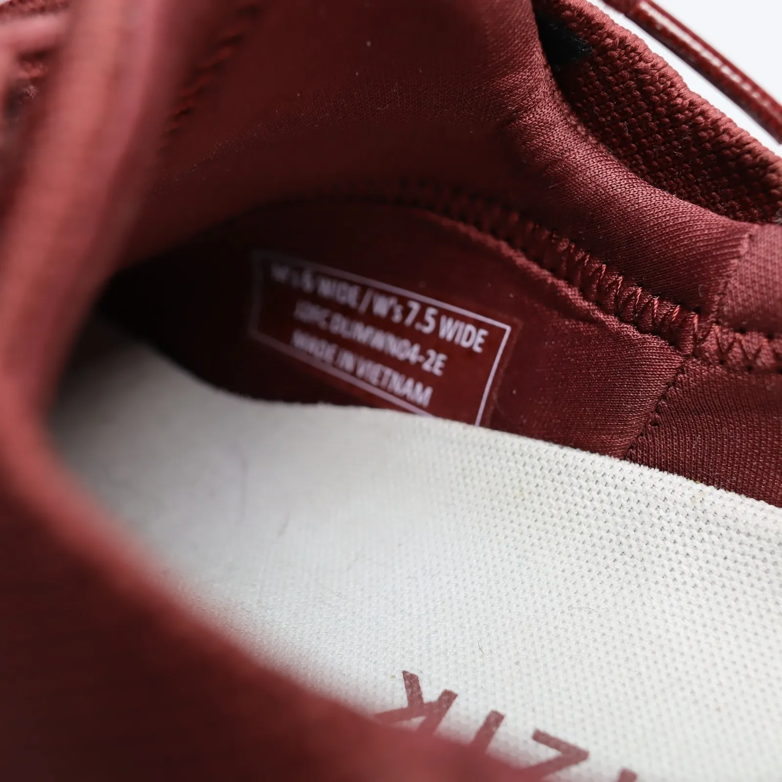 KIZIK Lima Red Sneakers Womens Sz 7.5 2E Wide Mesh Mens Sz 6 Slip On - Image 5