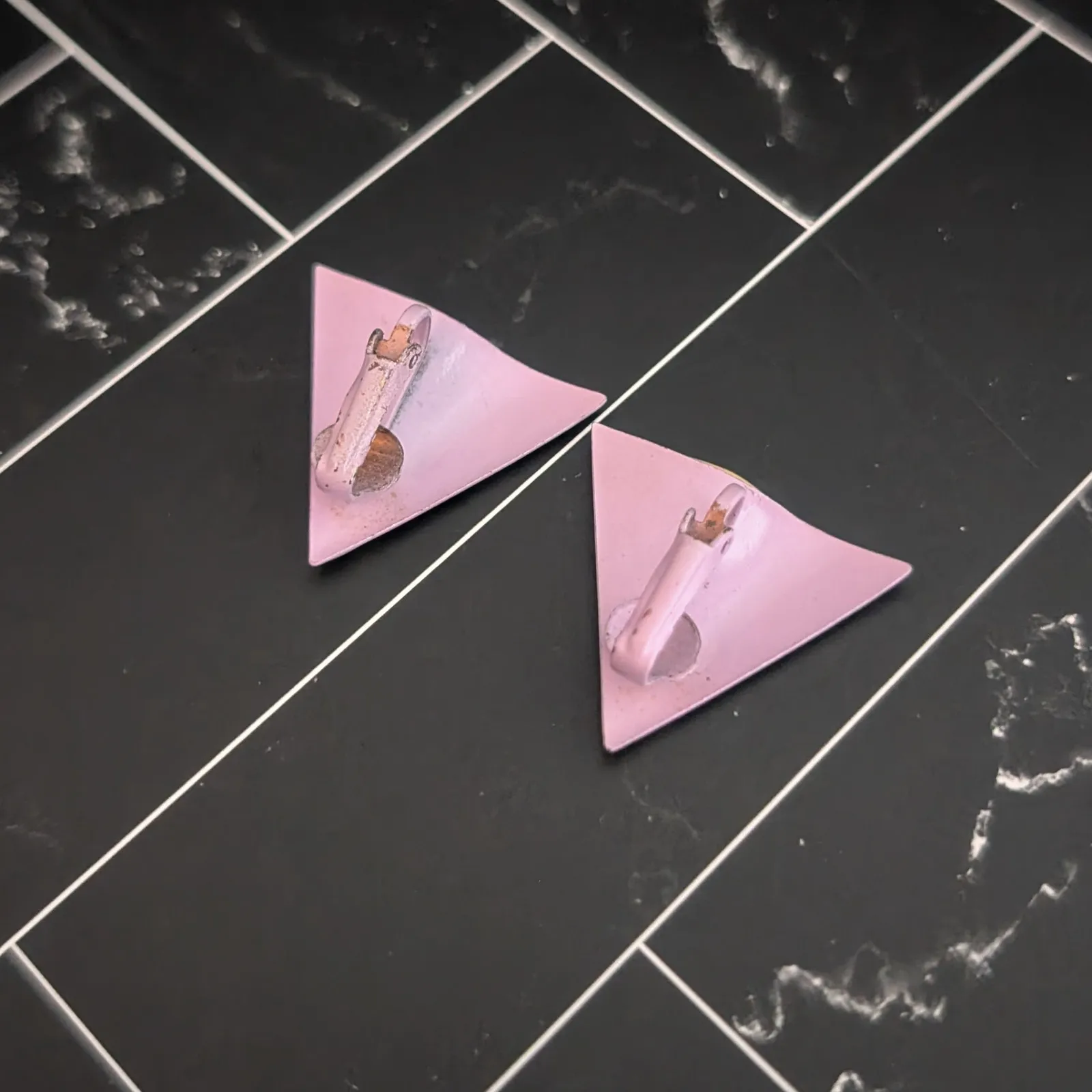 Vintage Clip On Earrings 1" Lilac Purple & Yellowy Cream Retro Triangle - Image 5