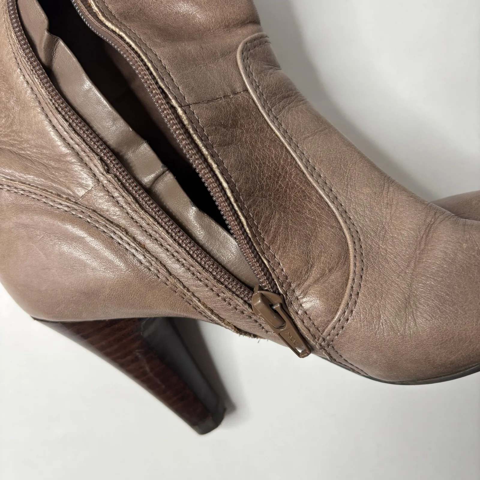 Y2K Guess Faux Leather Slouchy Heeled Boots Taupe Brown 6 Mid Calf‎ - Image 9