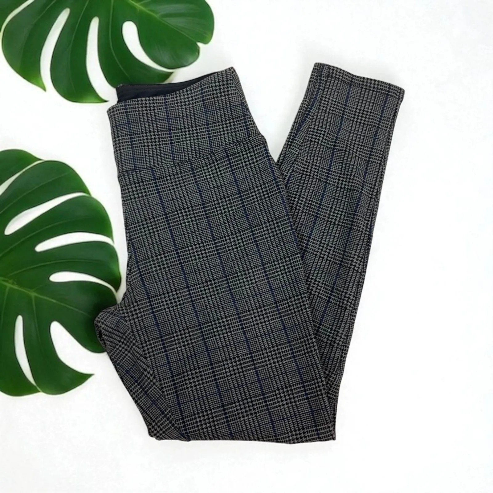 Three Dots High Rise Leggings in Mini Houndstooth Plaid Check - Image 4