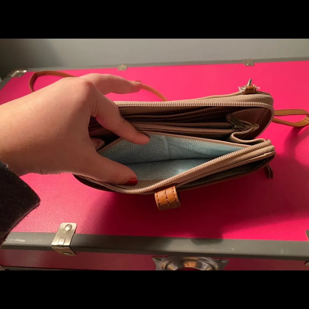 the sak large phone crossbody - Image 3