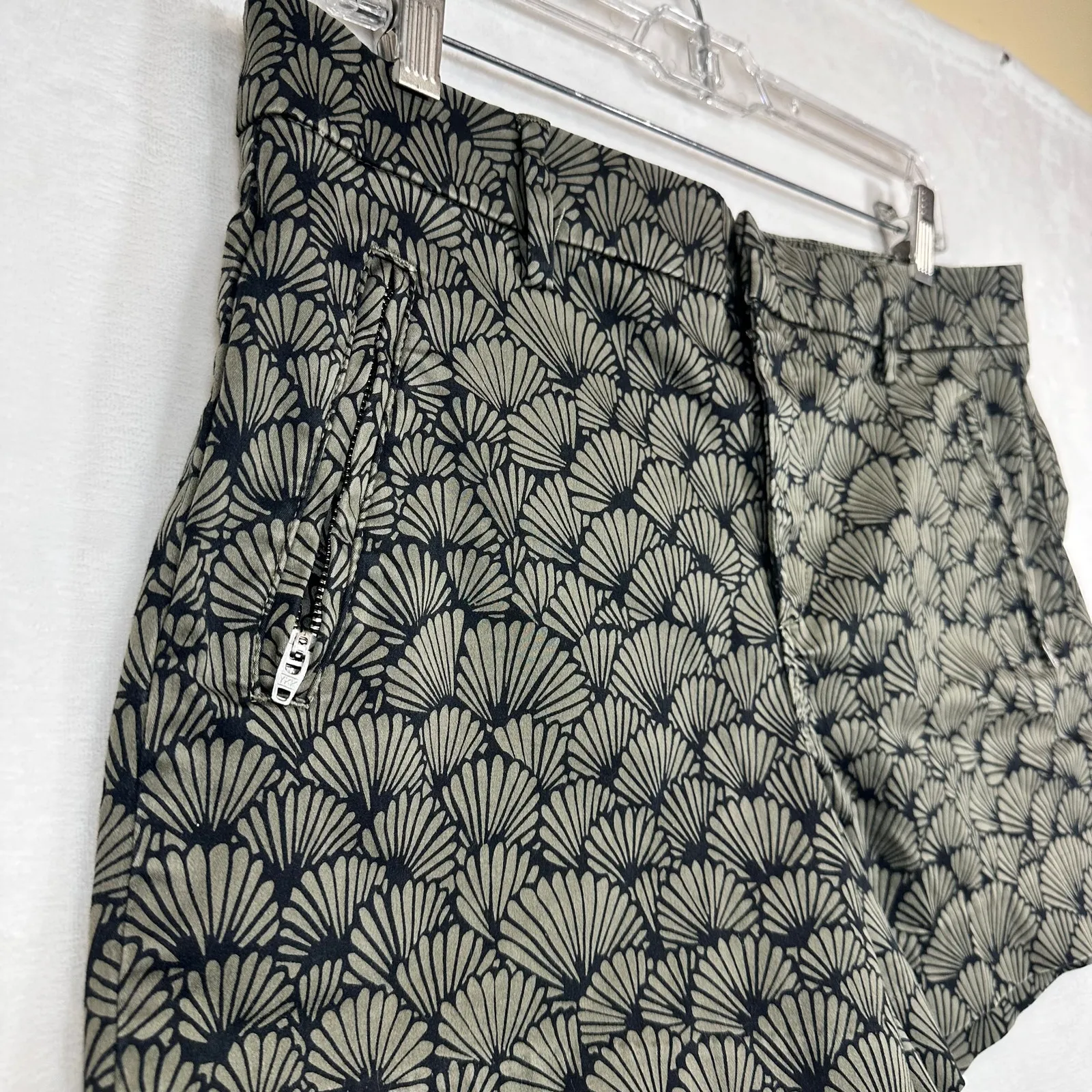 Anthropologie Level 99 Shorts 30 Green Clamshell Chino Workwear Zipped‎ Pockets - Image 2