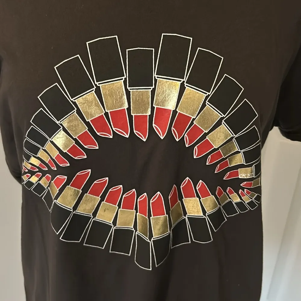 Lauren Moshi Foil Lipstick Wolf Tee Onyx - Image 6
