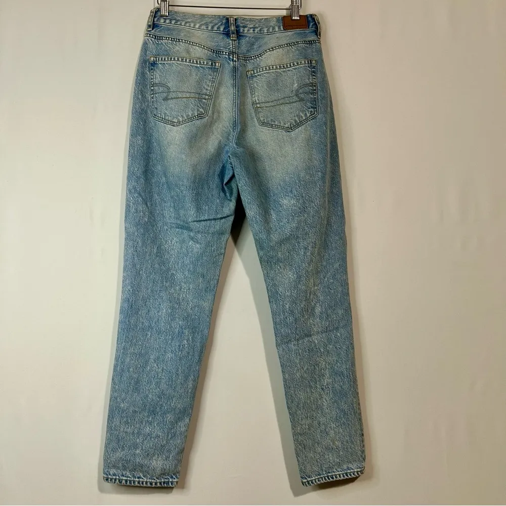 American Eagle Women’s Distressed Mom Jeans Light Blue Wash Size 4 Regular FLAW - Image 12