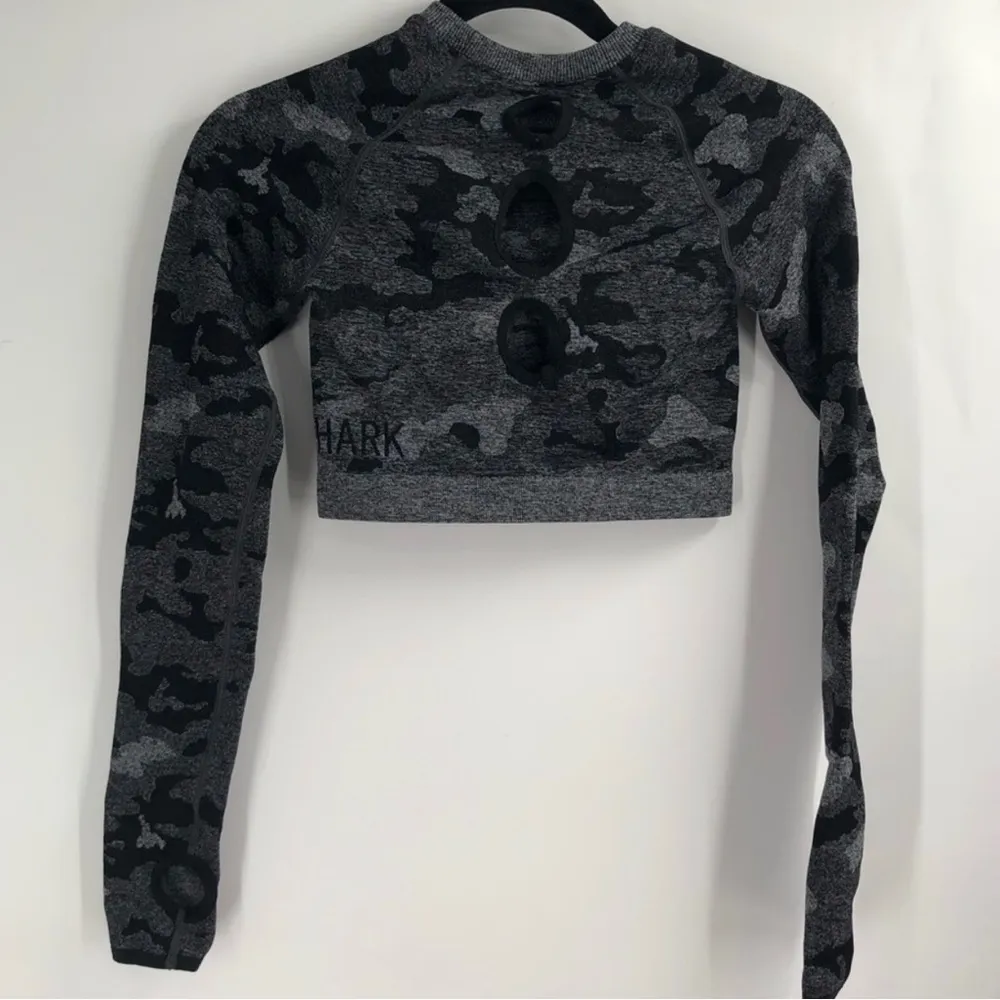 GYMSHARK Adapt Camo Seamless Long Sleeve Crop Top - Image 8