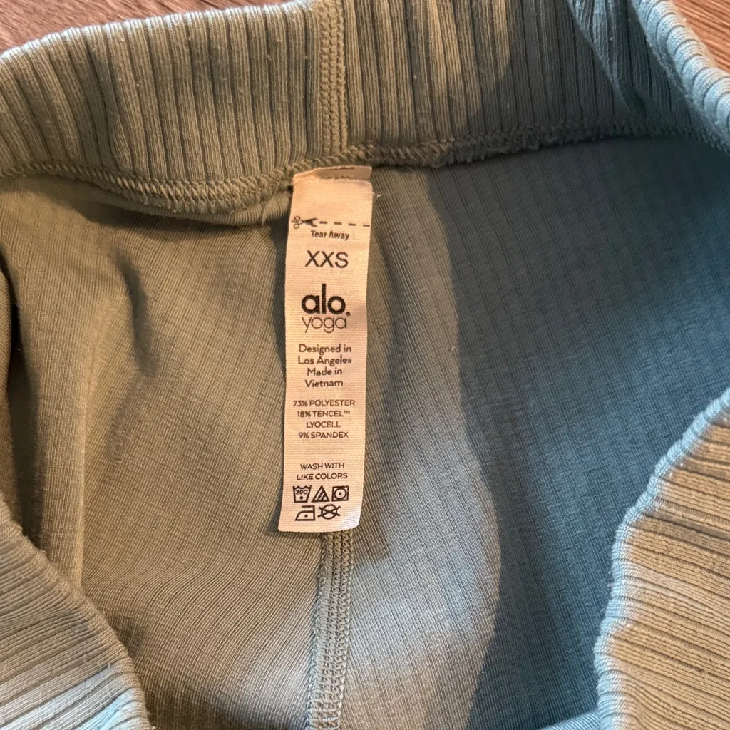 Light Green Women’s Leggings - Image 2