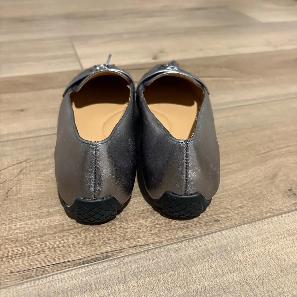 FRANCESCA TASSELED METALLIC LEATHER DRIVING FLATS SILVER 9 - Image 3