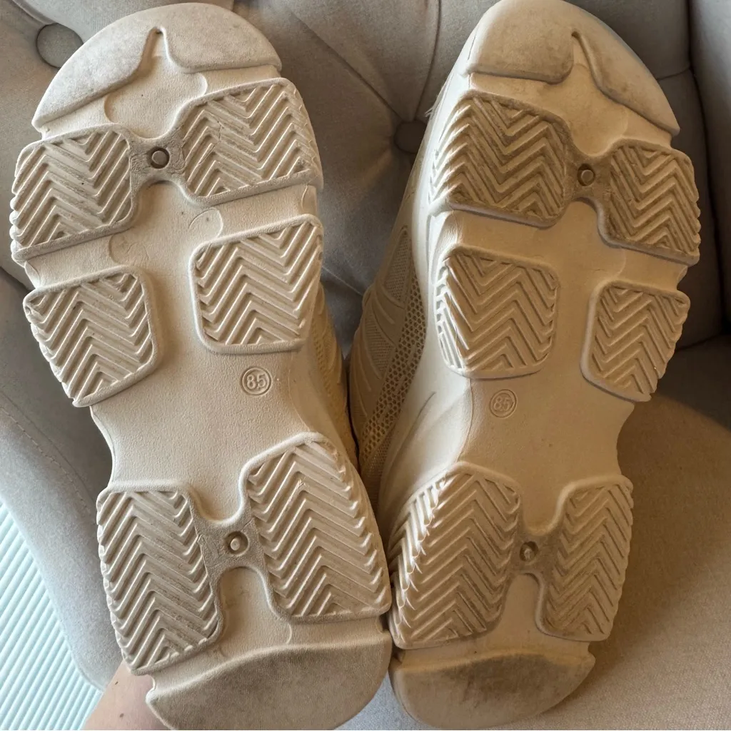 Madden Girl Womens 8.5 ‘Tammy’ Cream Sneakers - Image 4