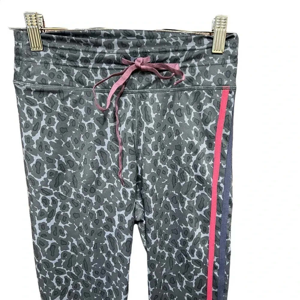 The Upside Snow Leopard Drawstring‎ Crops Leggings Gray Size Small - Image 2