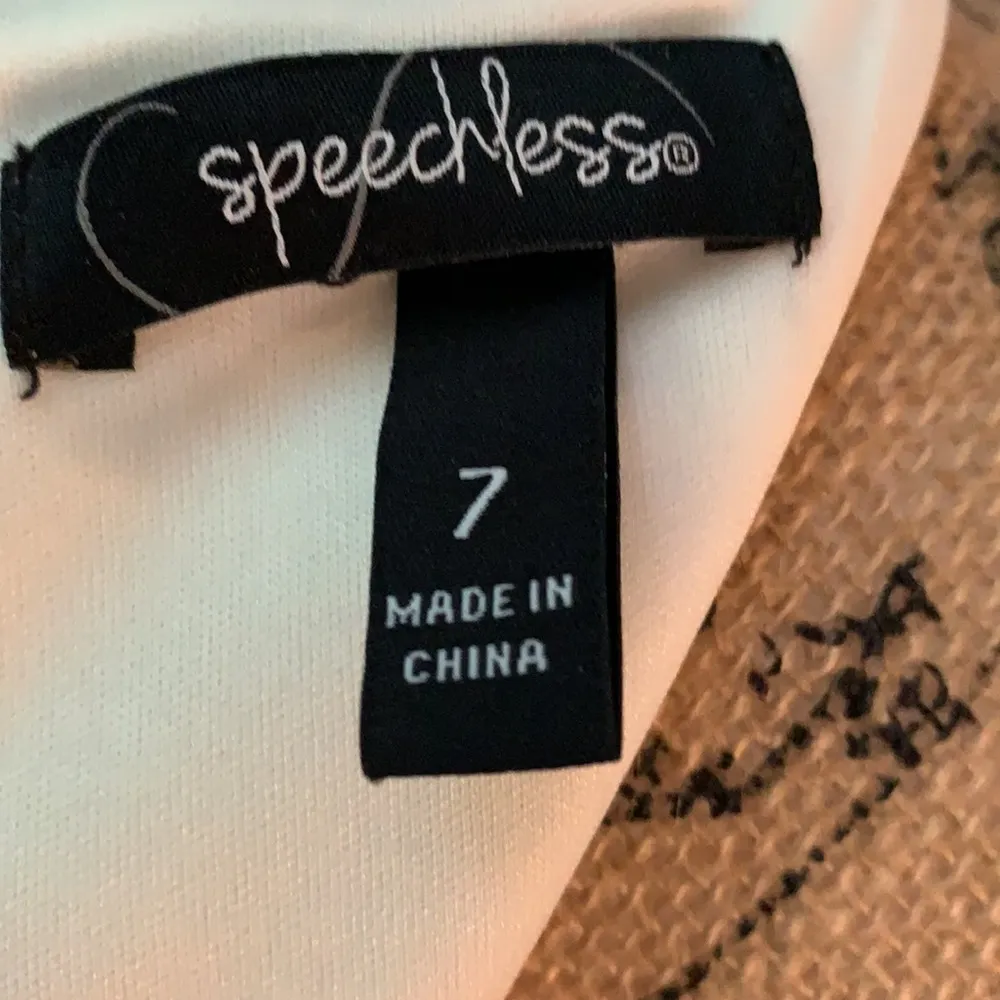 Sleeveless and elegant sheath dress by Speechless - Image 5