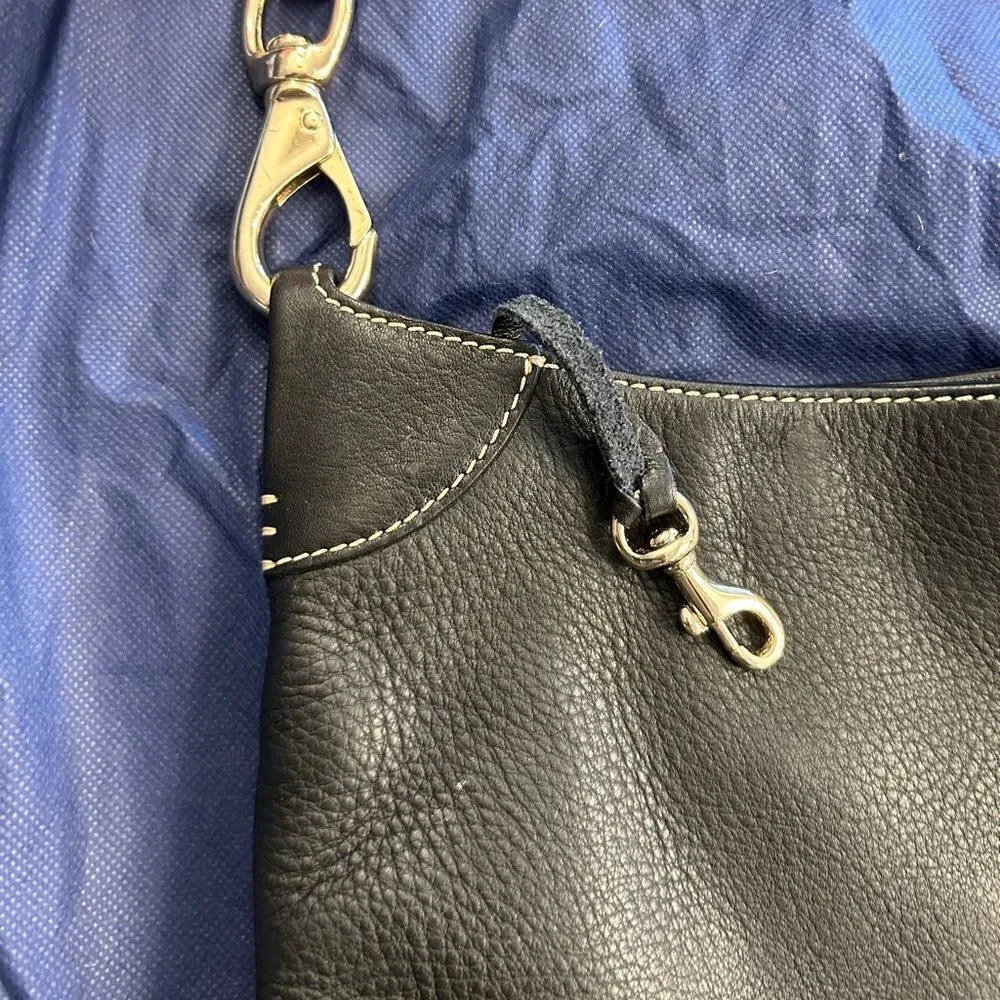 Dooney and Bourke black pebbled leather shoulder bag with dust bag - Image 5