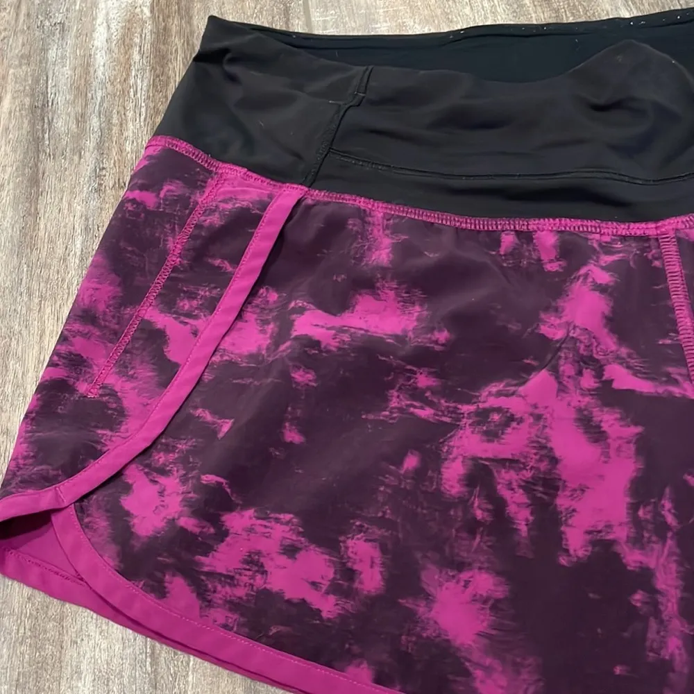 Lululemon Run Times Speed Up Breezie Shorts in Purple/Black Tie Dye - Image 3