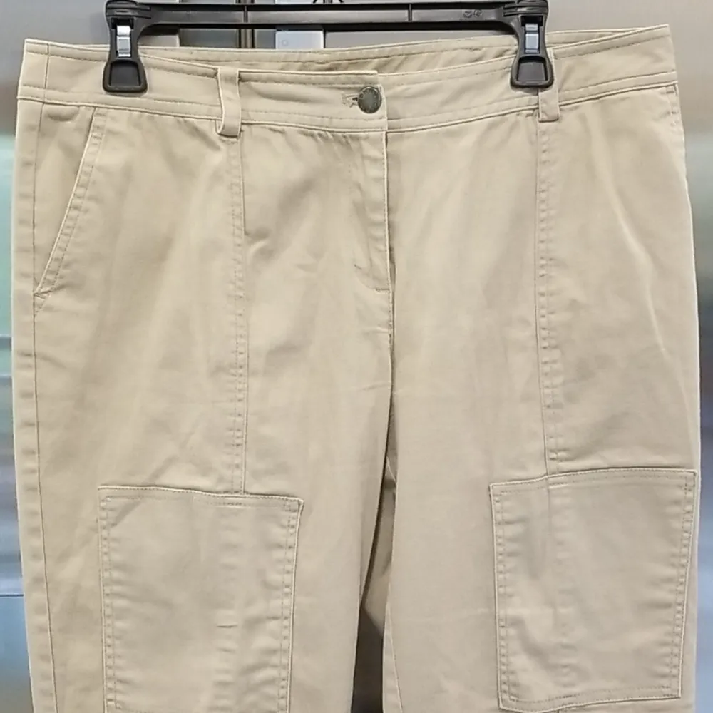 💕DKNY💕 Khaki Cargo Ankle Cropped Pants - Image 3