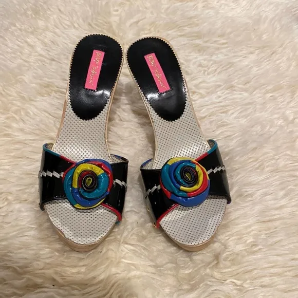 Betsey Johnson Black Claudia Stiletto Mules Patent Leather Wood Sz 10M Flower - Image 9