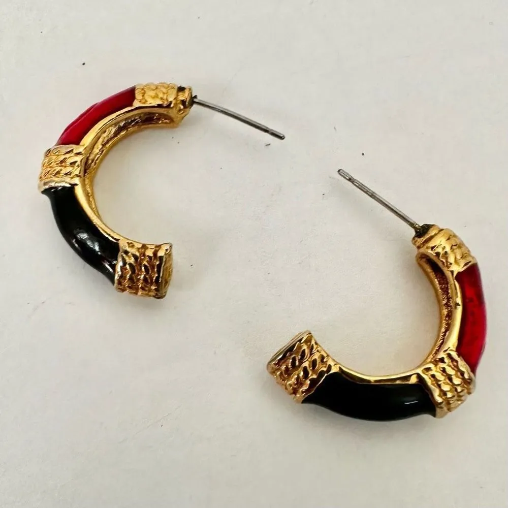 Red black and gold tone half hoop earrings - Image 9