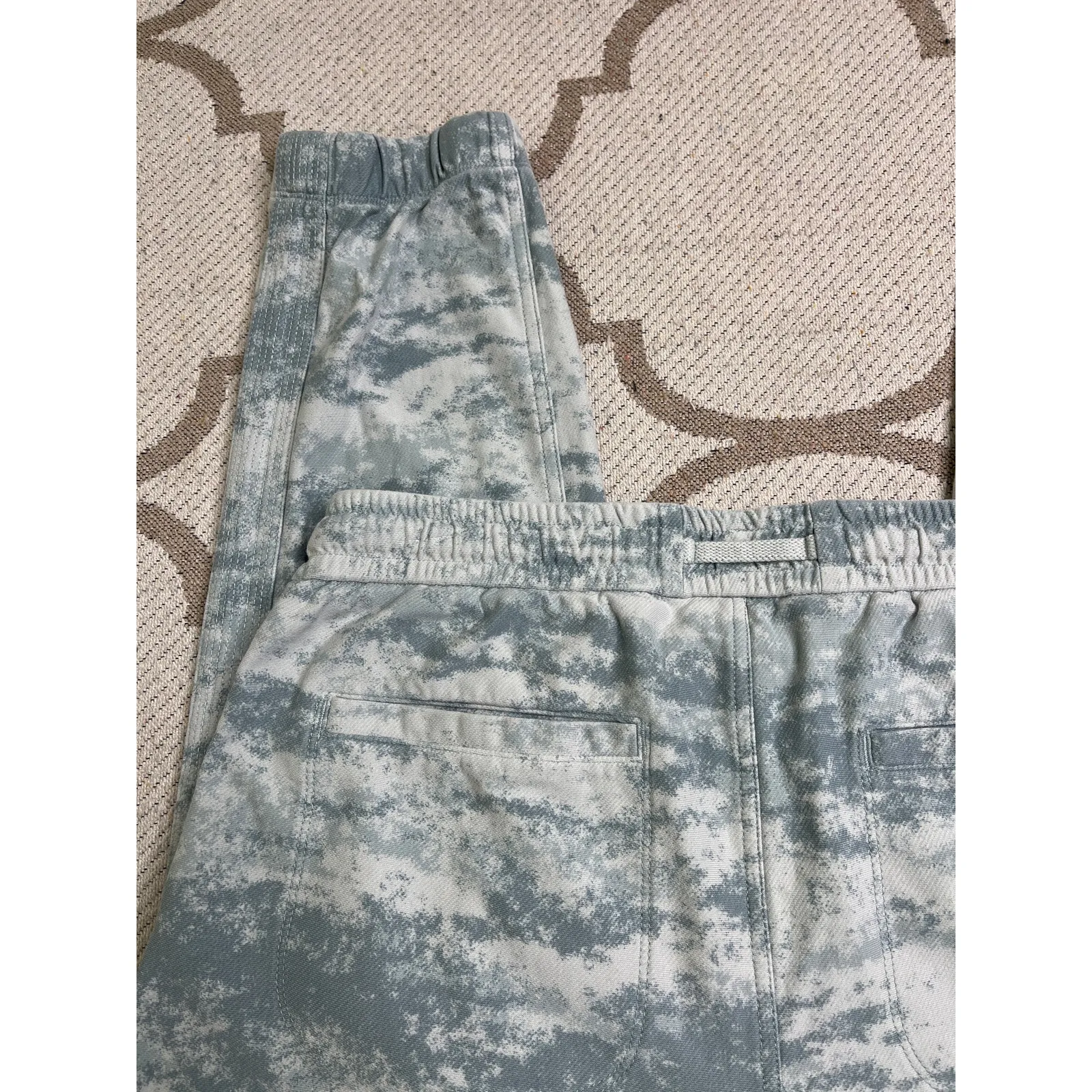 Athleta Farallon Jogger Pant in the Fog Camo print, size medium - Image 12
