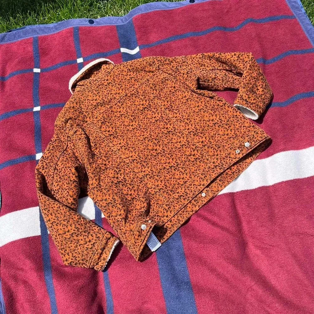 Levi’s sherpa collared corduroy jacket in burnt orange leopard print
Women’s 1X - Image 2