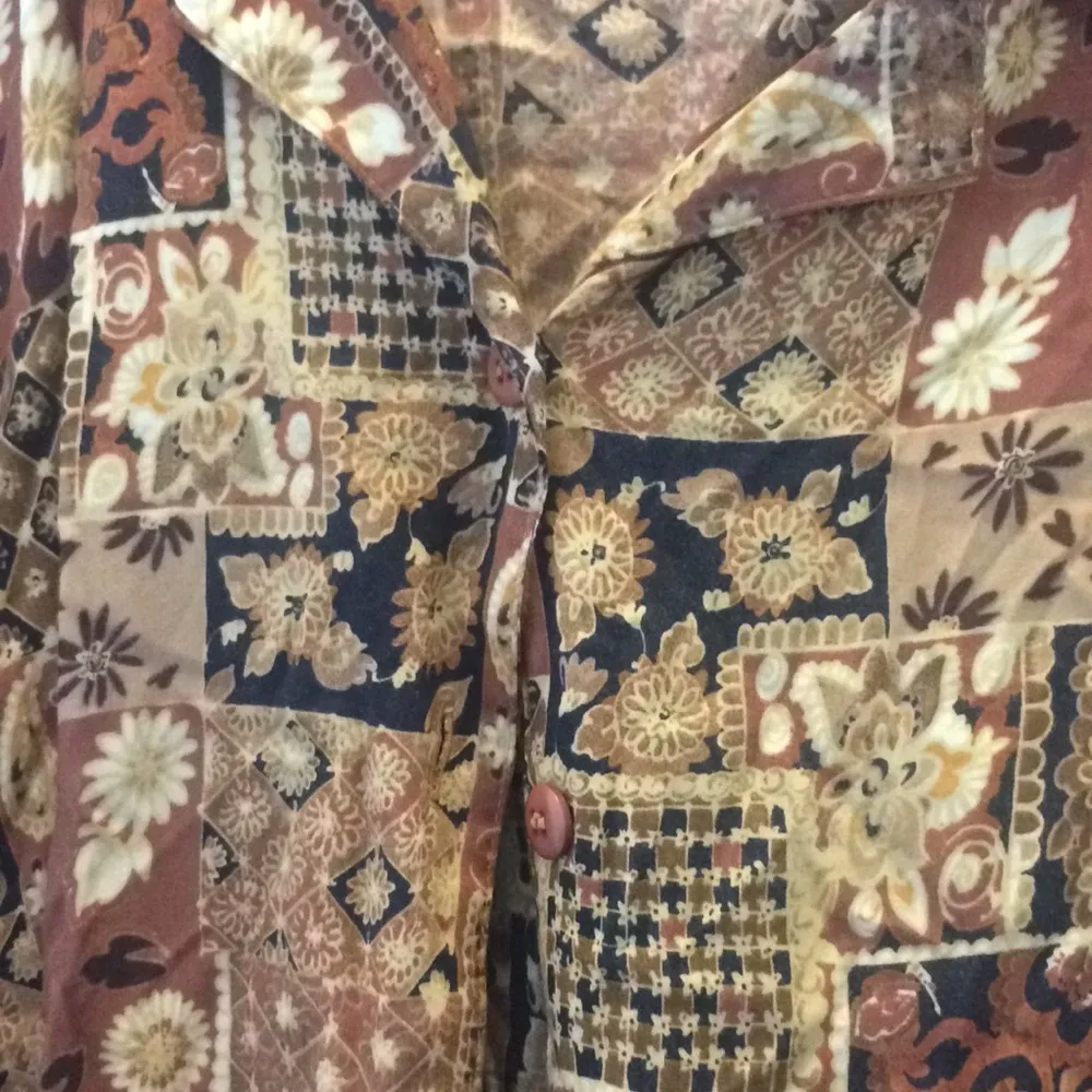 FINAL MARKDOWN Ladies fashion bug blouse 30/32 - Image 2