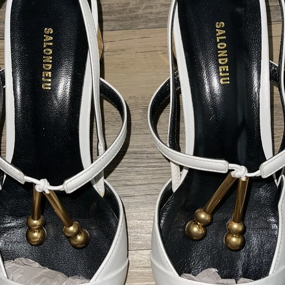 Sale! 🔥 🔥🔥 Salondeju White Leather with Gold Heels Size 37 - Image 2