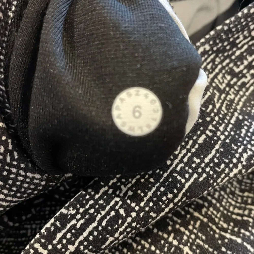 Lululemon Align Crop *21” in Twillines Ice Grey Black - Made With Nulu - Image 9