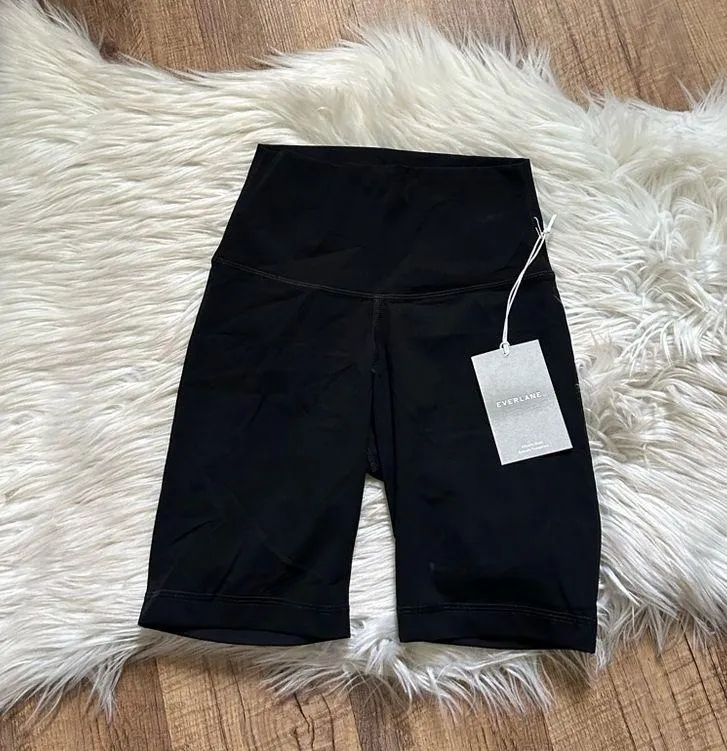 The Perform Bike Short In Black - Image 4