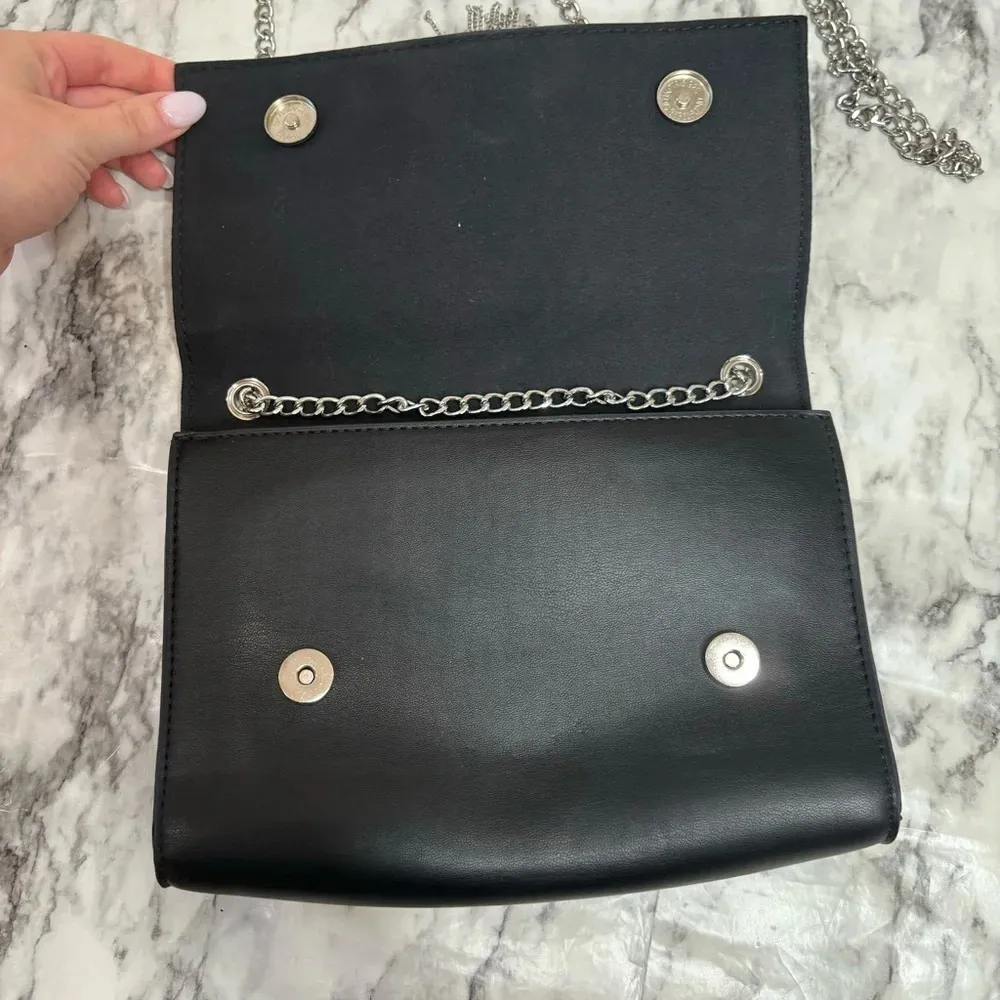 Badgley Mischka Metal Fringe bag​​​​​ black silver logo chain link crossbody - Image 3