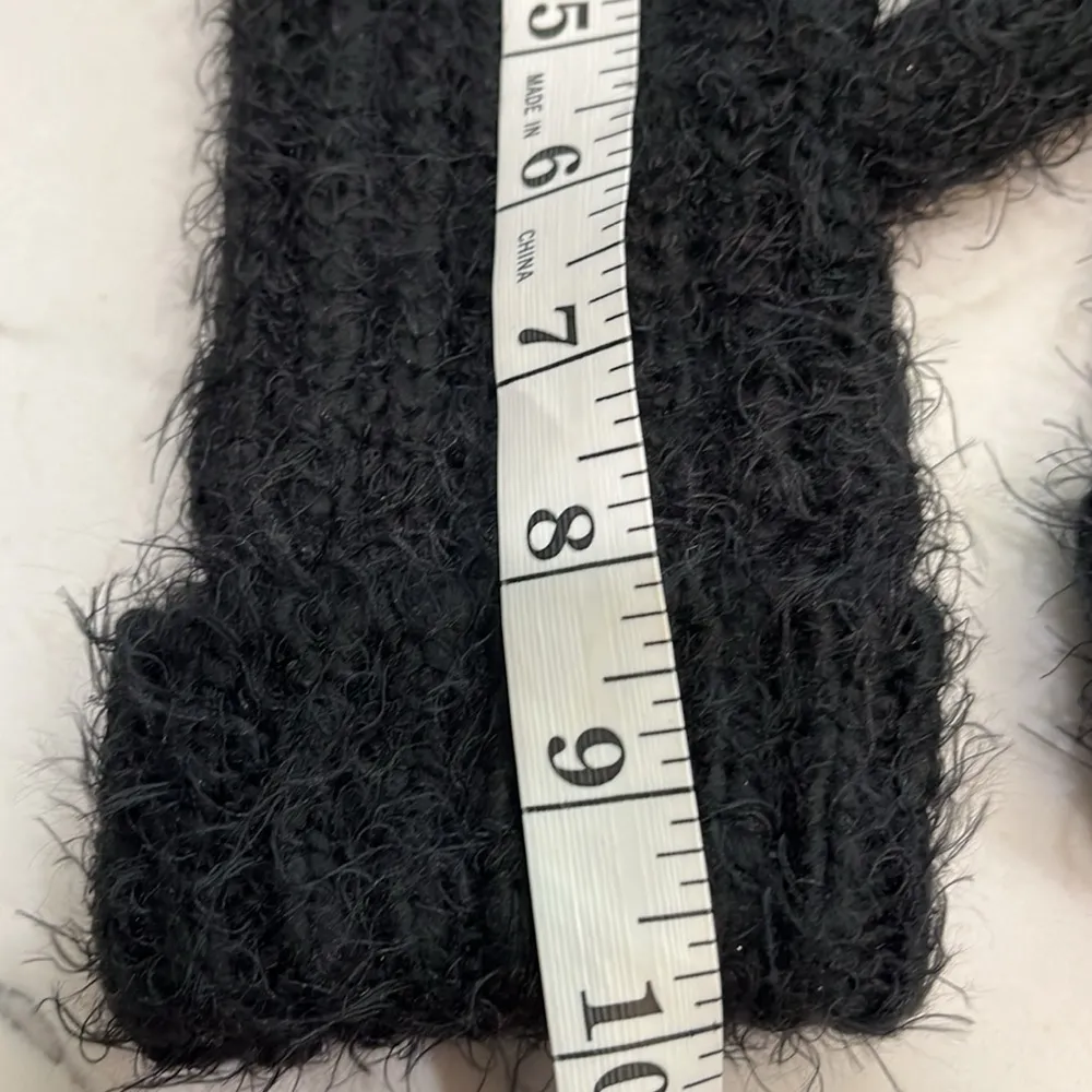 Calvin Klein black mittens. - Image 4