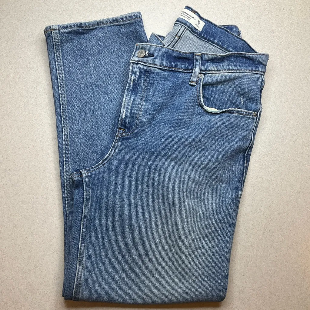A&F 90’s Straight Ultra High Rise 29 Short Criss Cross Medium‎ Distressed Wash - Image 3