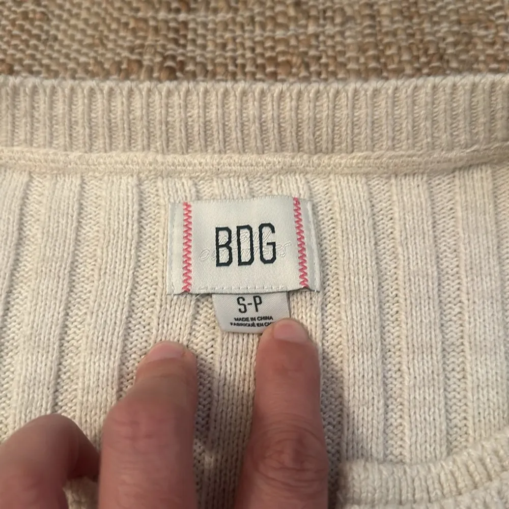 BDG urban outfitters cream textured pull over top / crewneck sweater Sz small - Image 4