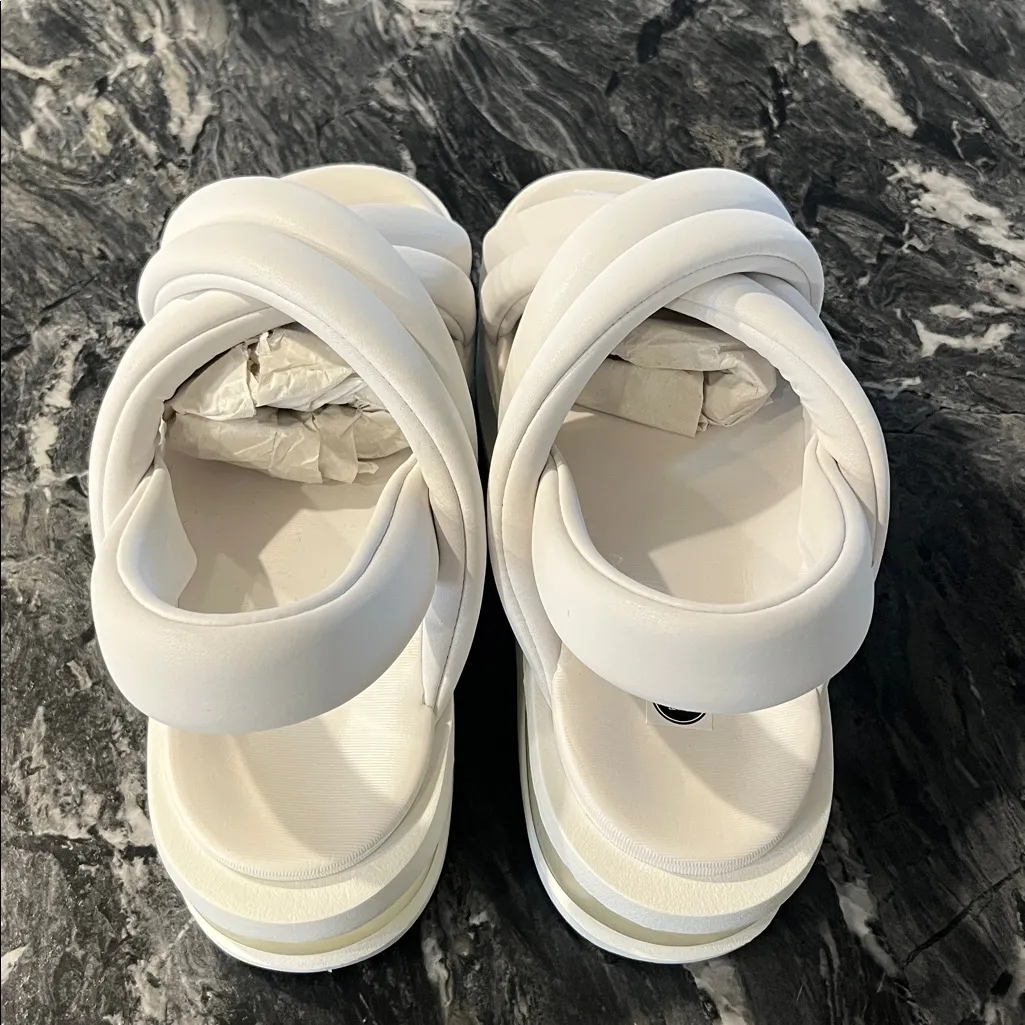 Nike Air Max Isla Sandal in Summit White Size 7 NWOB - Image 9