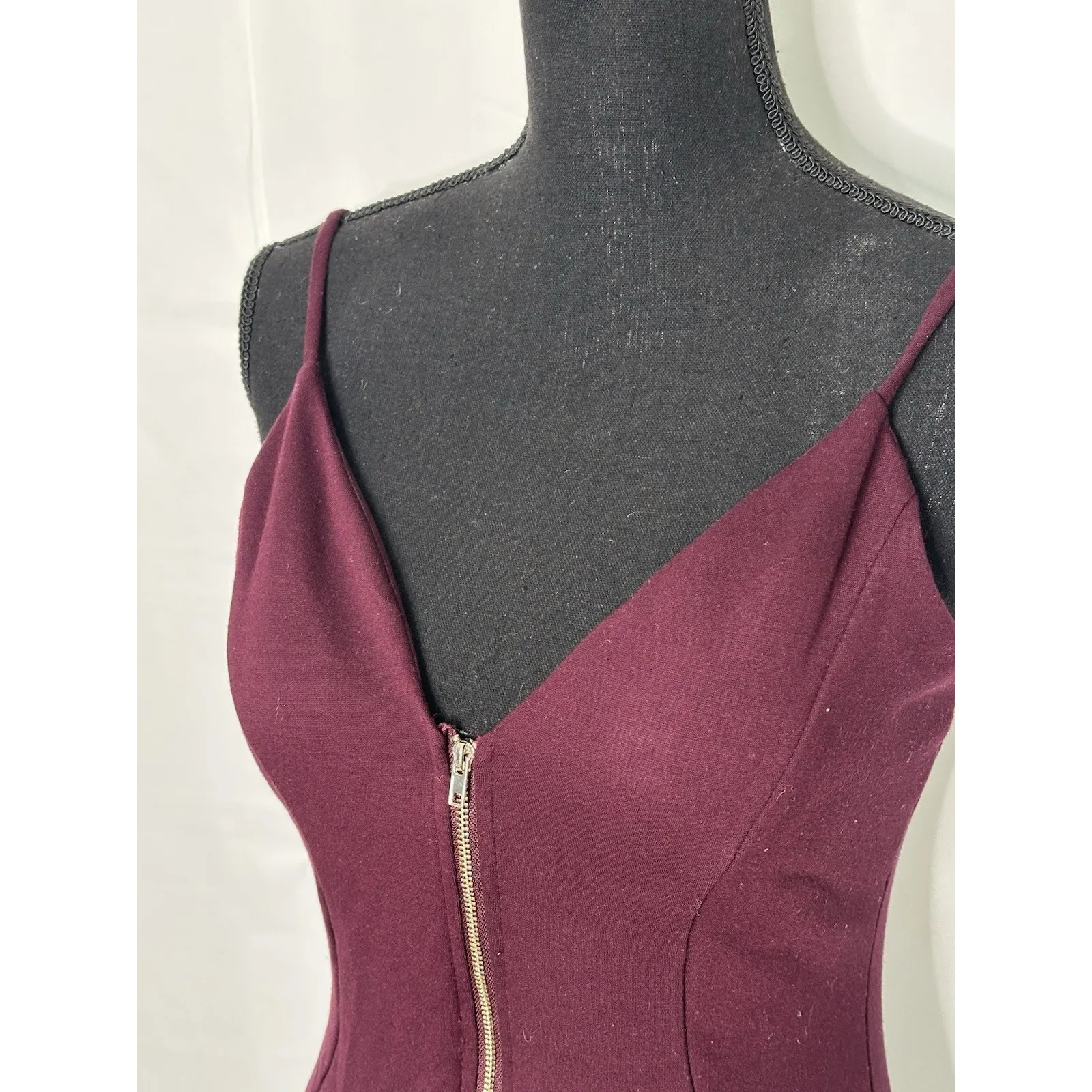 Haute Monde Women's Burgundy Sleeveless Front Zip Bodycon Mini Dress Size Large - Image 4