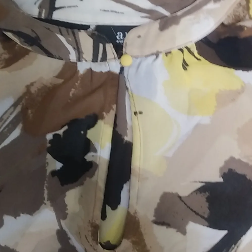 a.n.a. L Long Sleeved Floral Bubble Hem Top - Image 2