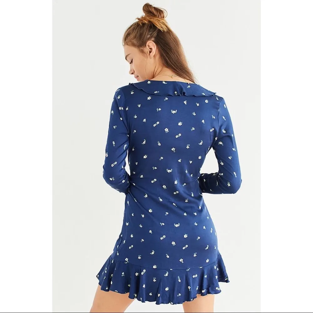 UO Long-Sleeved Ruffle Wrap Dress - Image 4