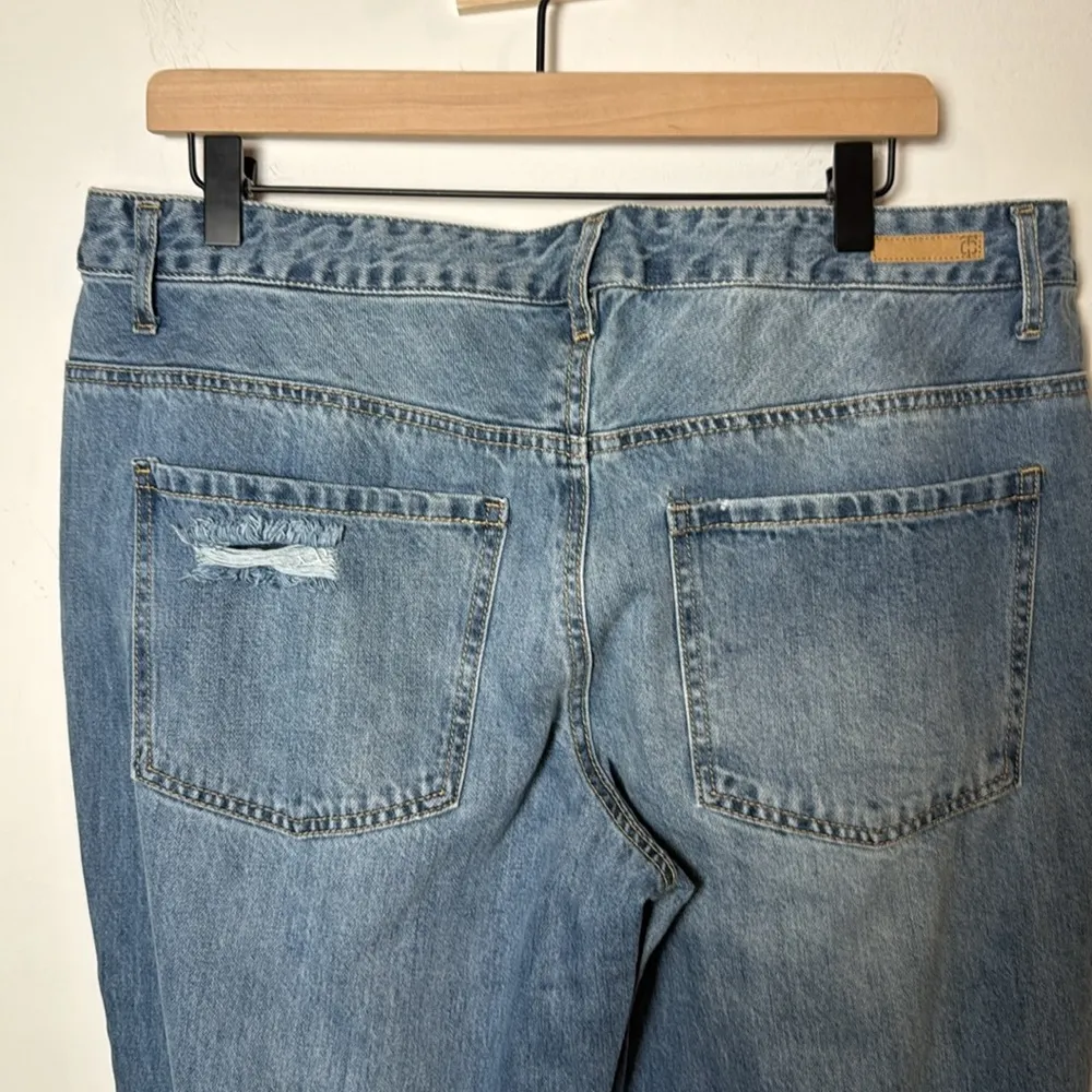 True Craft Women’s Distressed Rolled Hem Girlfriend Jeans size 15 - Image 6