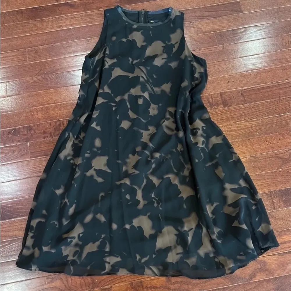 Taylor black and brown floral dress with distressed leather neckline size 4 - Image 2