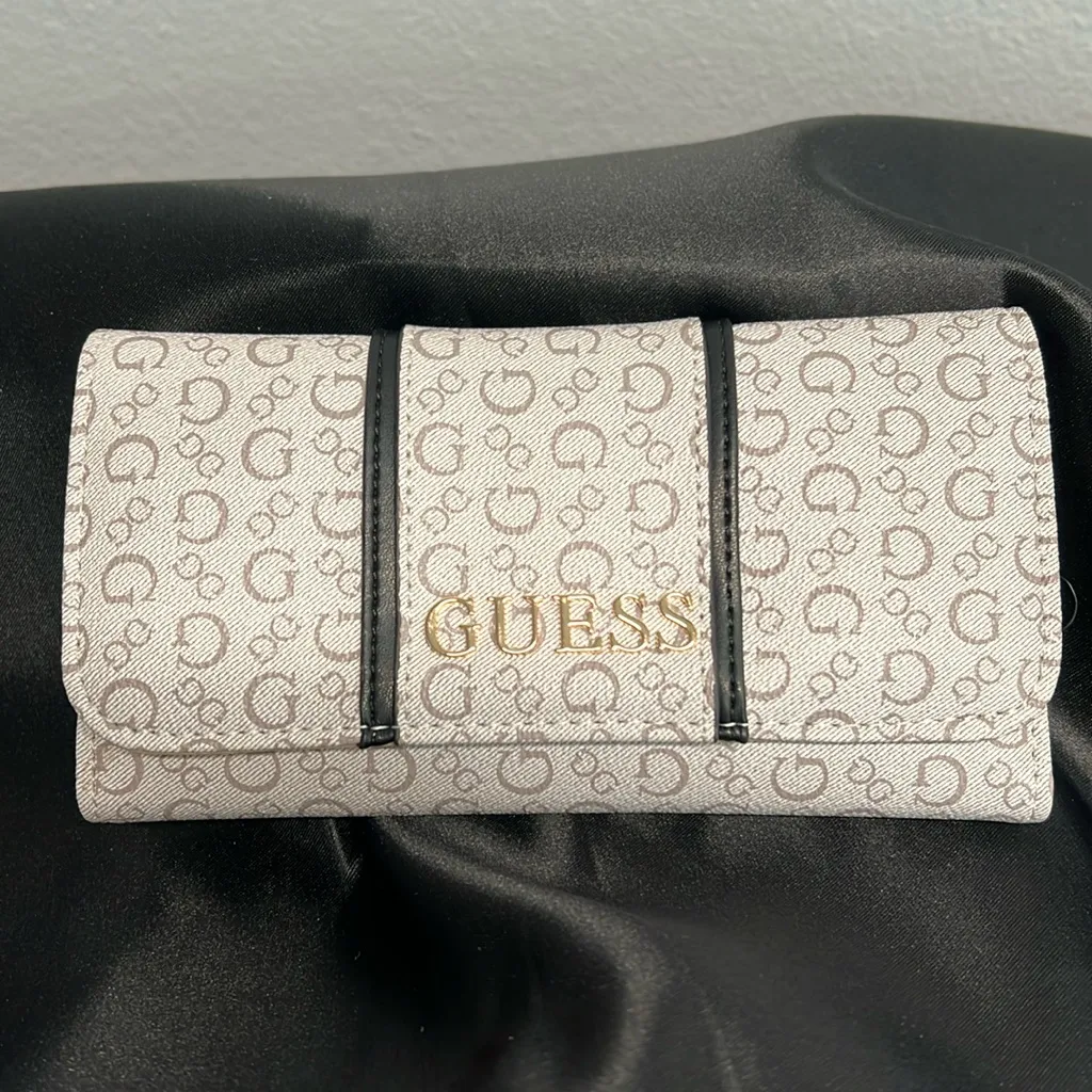 Guess | Classic Bag w/Iconic Logo Bag Charm, Matching Wallet & Dust Bag - Image 11