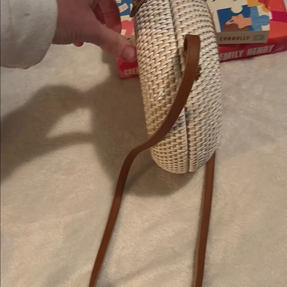 Round Woven Straw Crossbody Bag White - Image 3