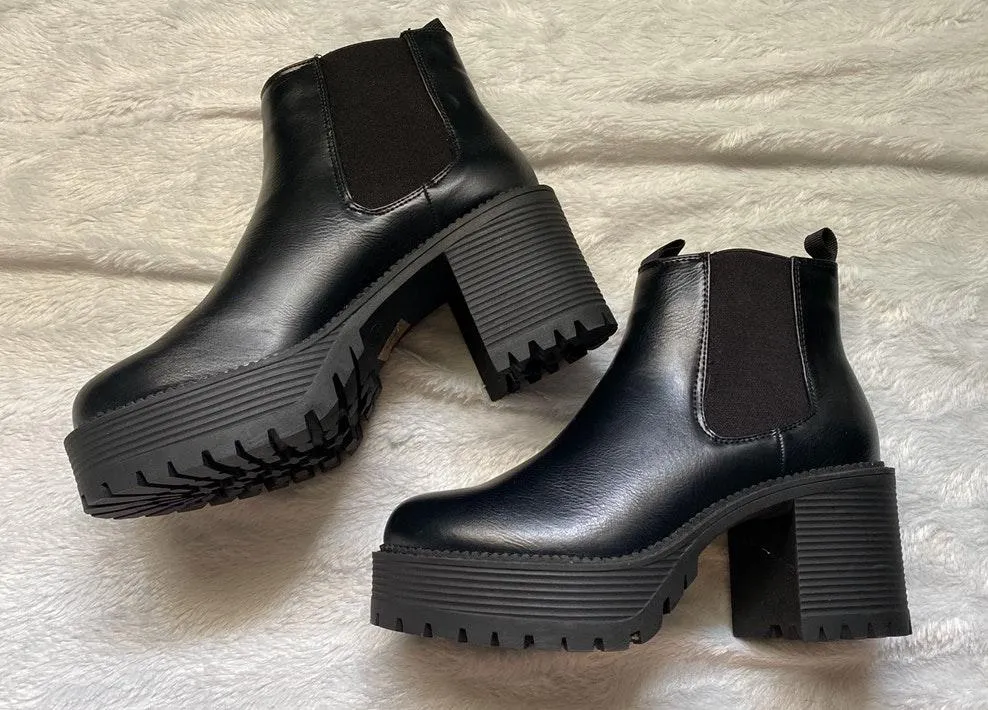 Princess Polly Black Boots - Image 2