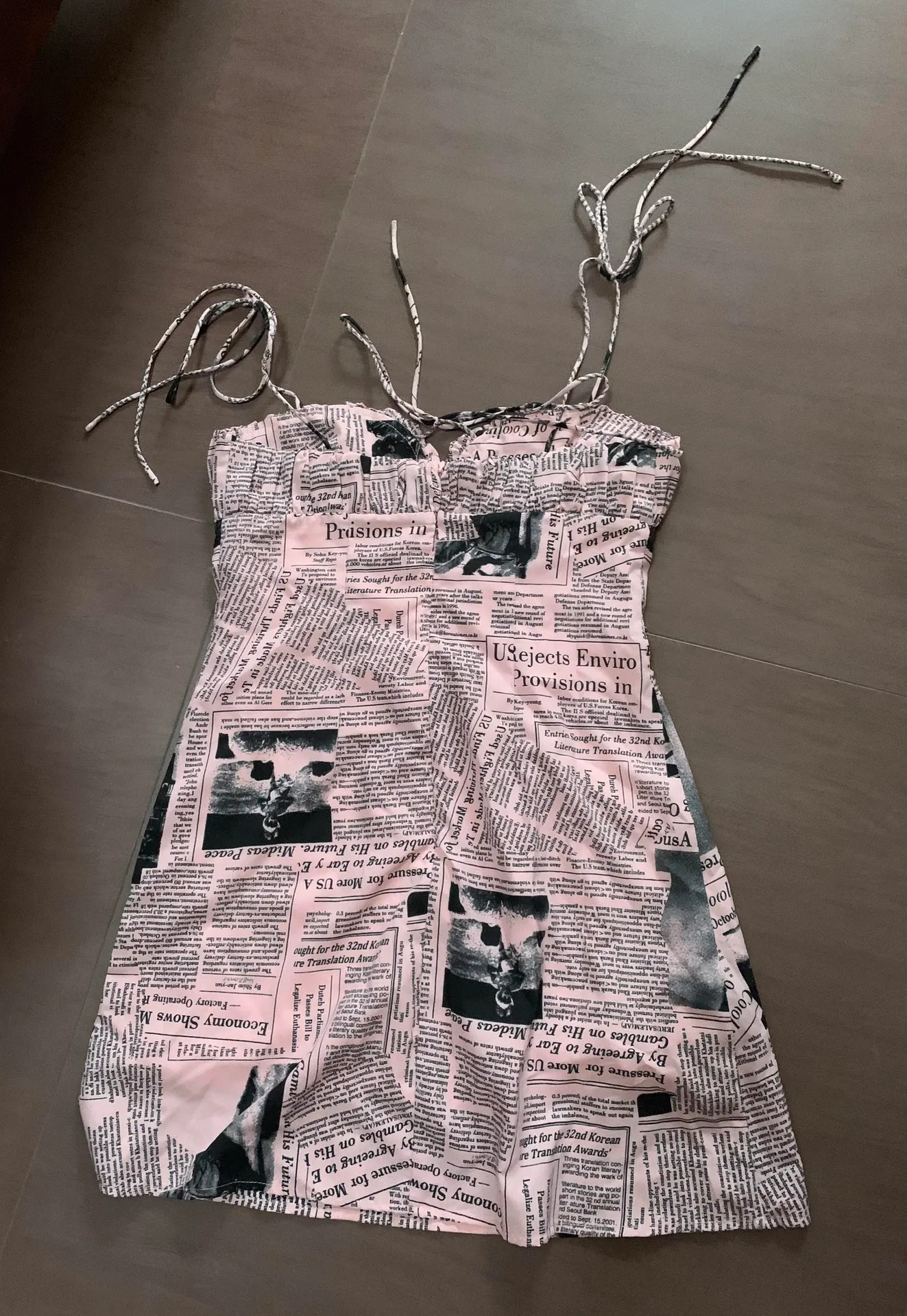 Etophe studios reformation pink newspaper dress - Image 6