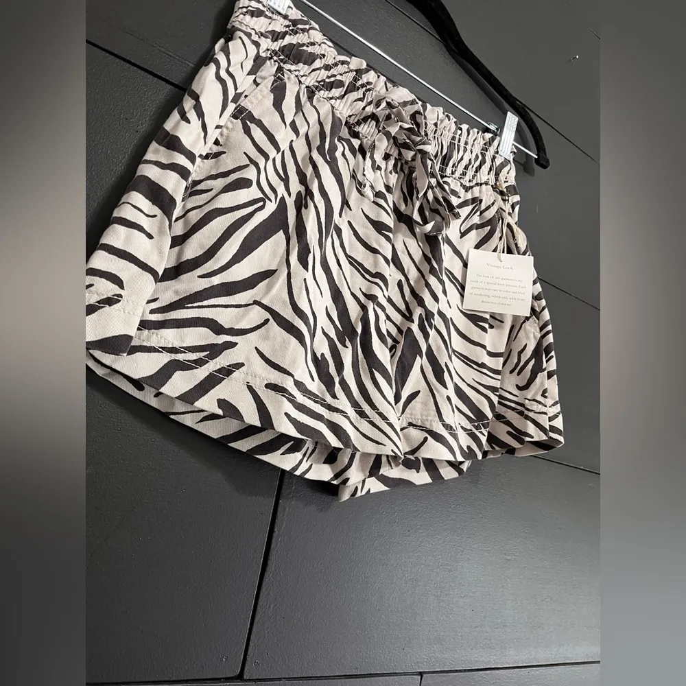 CYNTHIA ROWLEY Vintage Look Paper Bag Style Zebra Print Women’s Shorts Sz XS NWT - Image 2