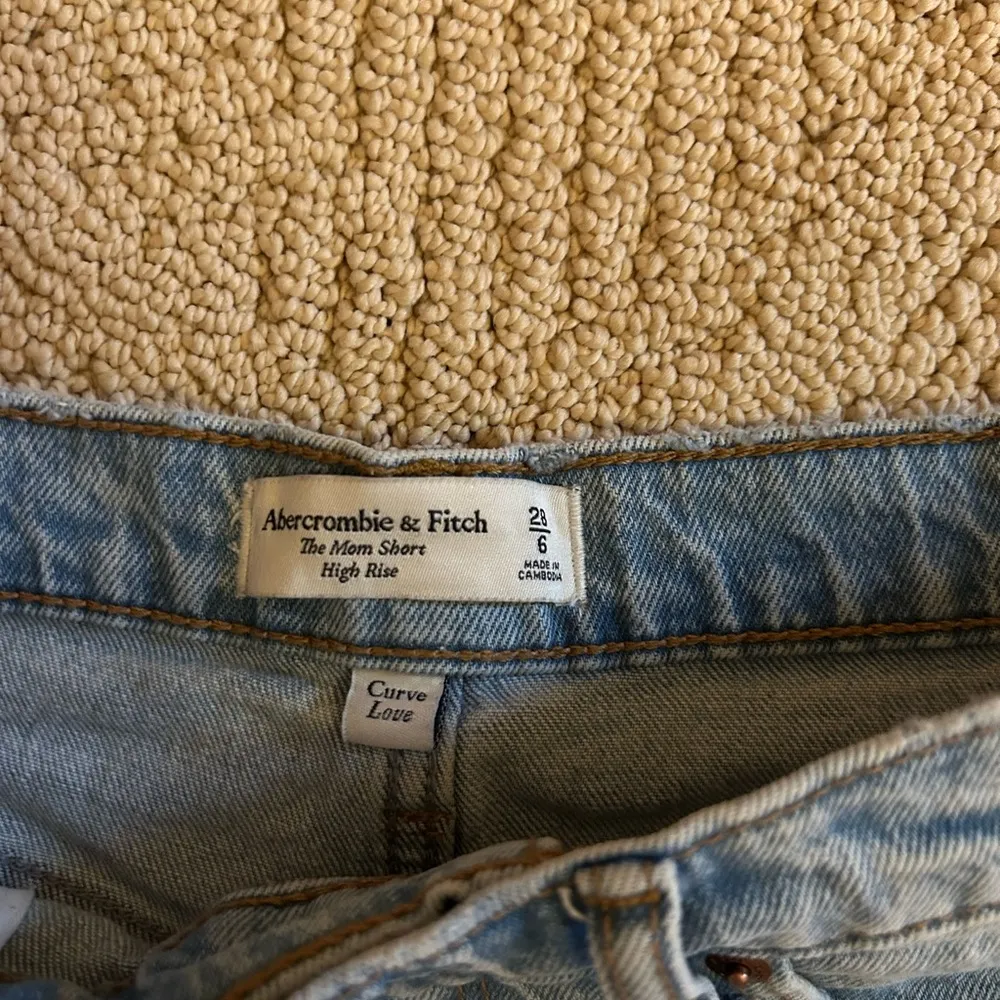 Abercrombie curve love mom shorts - Image 2