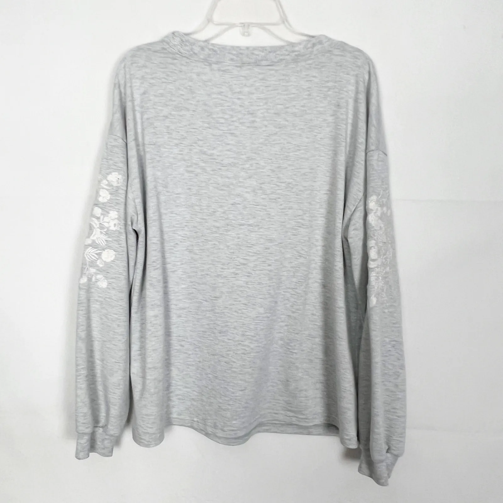 Skies Are Blue Embroidered Pullover Gray Sweater Size Medium - Image 6