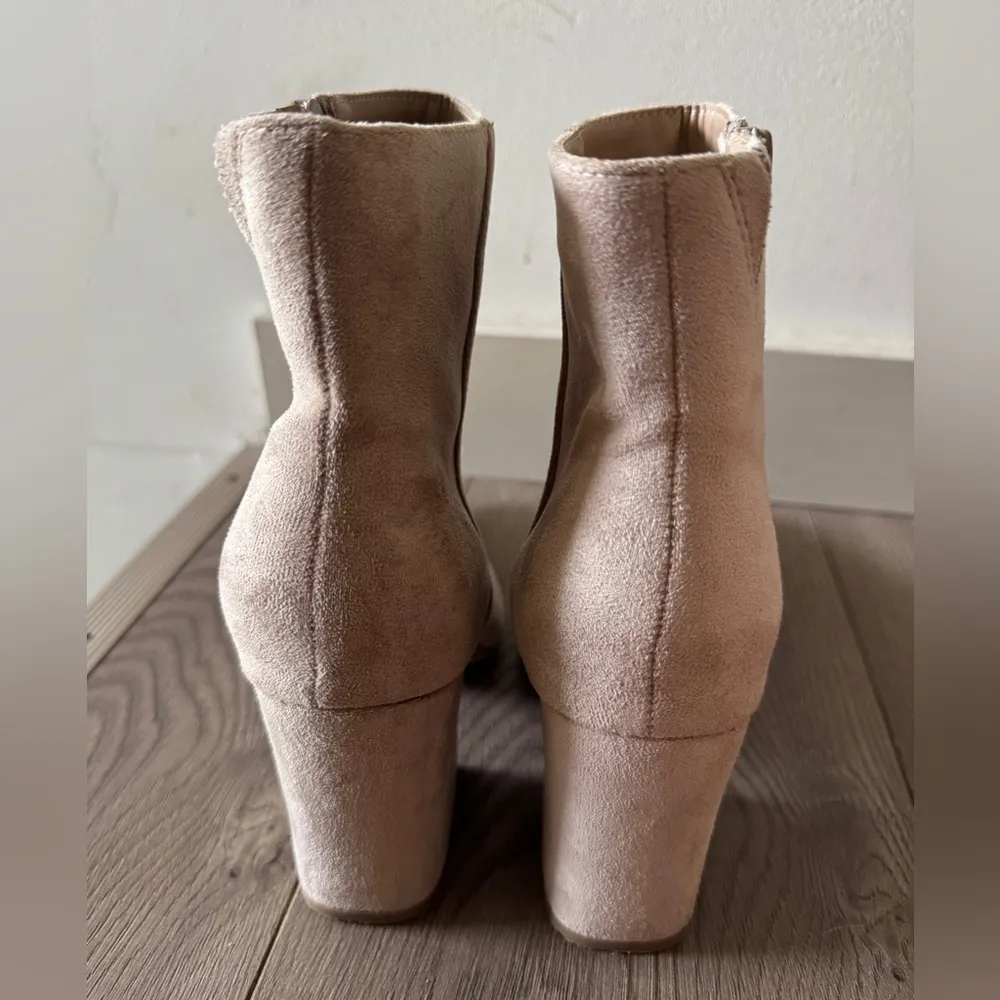 A New Day Boots Casual Side Zip Pointed Ankle Bootie Brown Suede Block Heel - Image 4