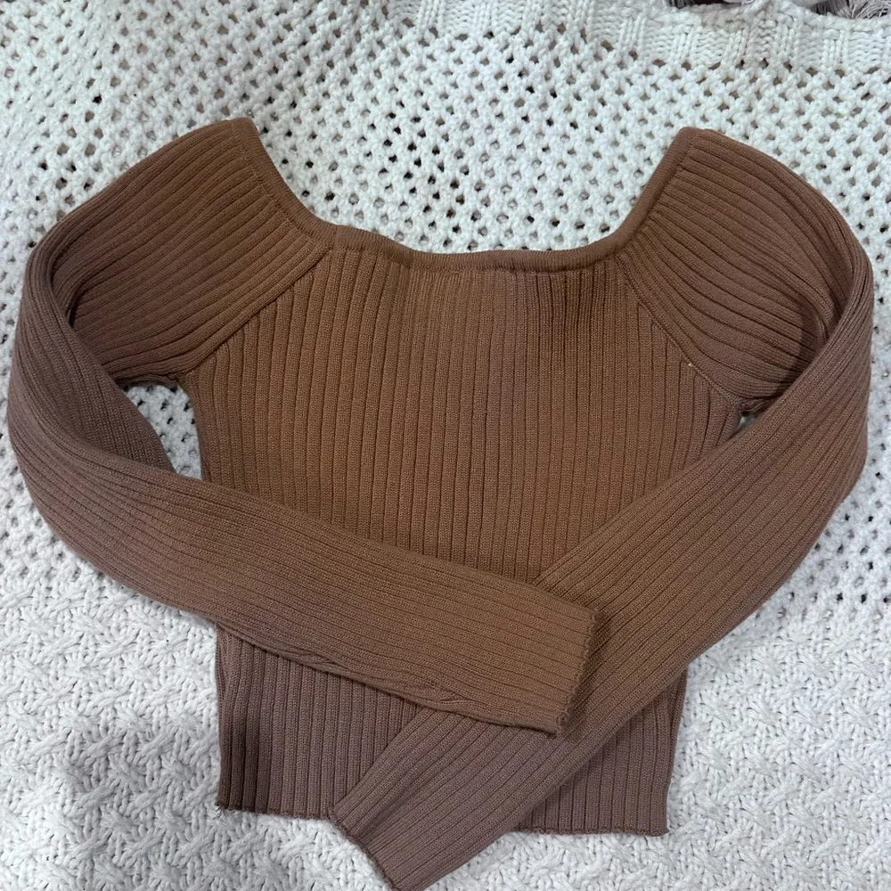 Iris WOMENS Brown Off-the-Shoulder Ribbed Sweater - Image 6