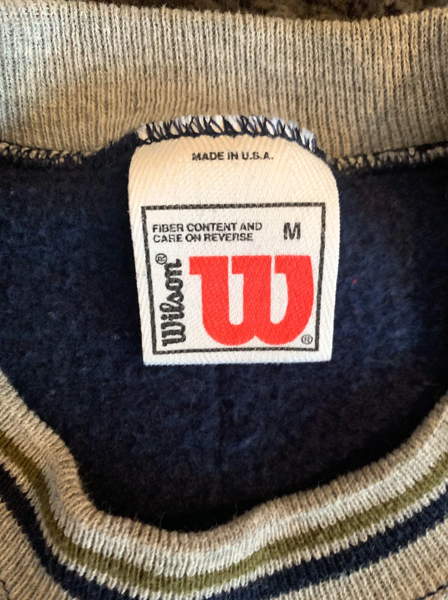 80s Vintage Wilson Authentic navy blue sweatshirt! Size M - Image 4