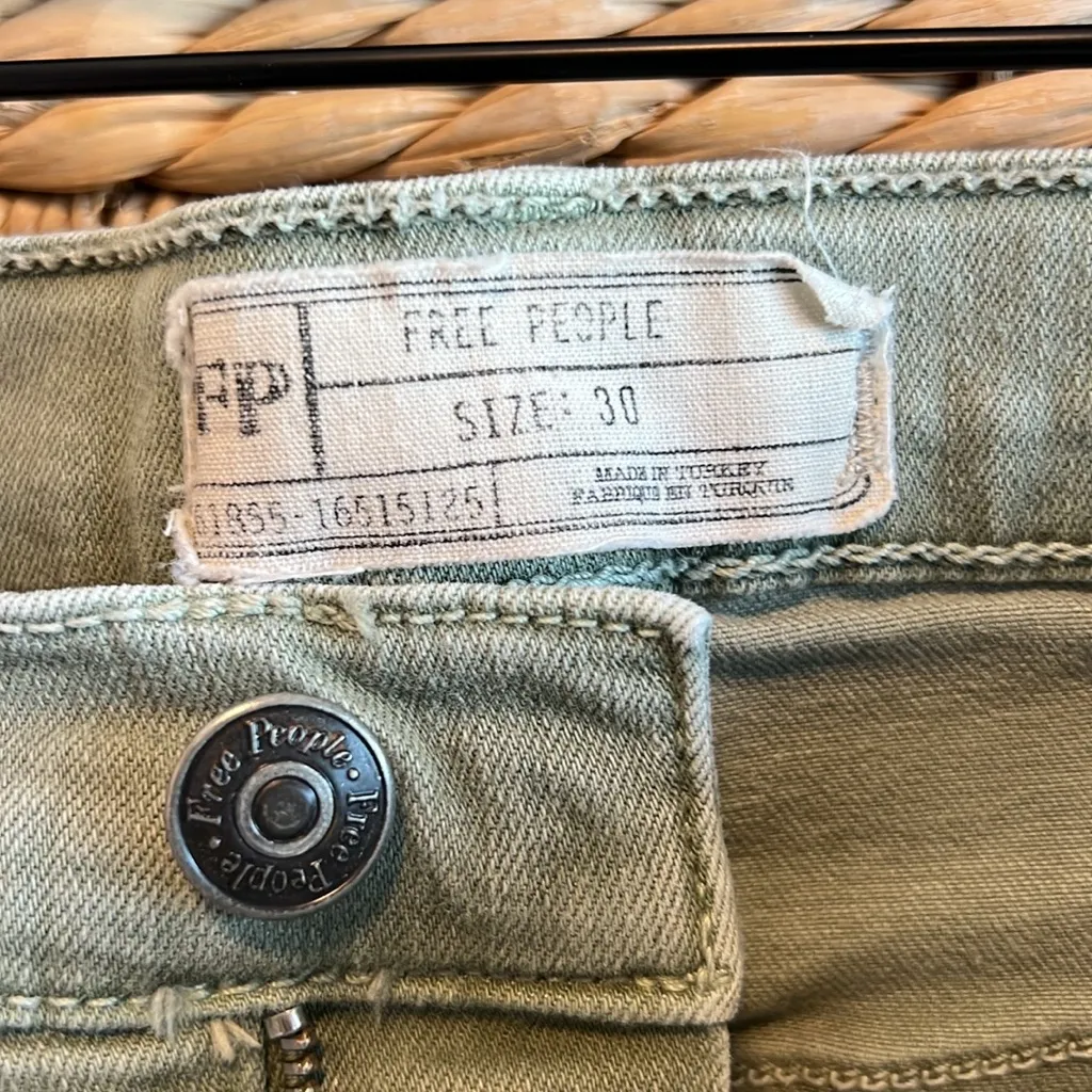 Free People Mid-Rise Distressed Camo Green Stretch Denim Cropped Ankle Jeans, 30 - Image 8